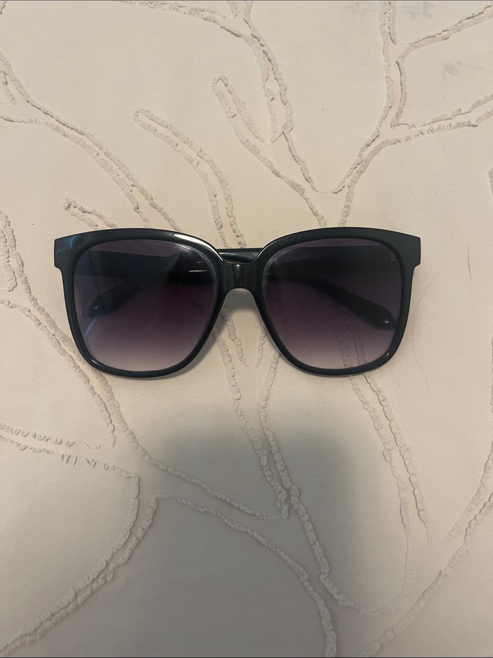 QUAY wide awake sunglasses